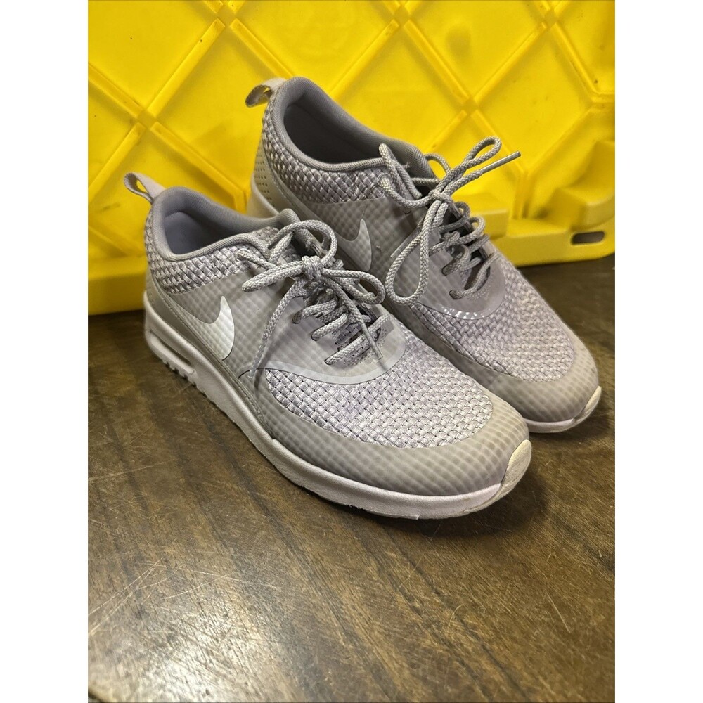 Nike Air Max Thea Women’s Size 8 Gray Low Top Sneakers Casual Comfort